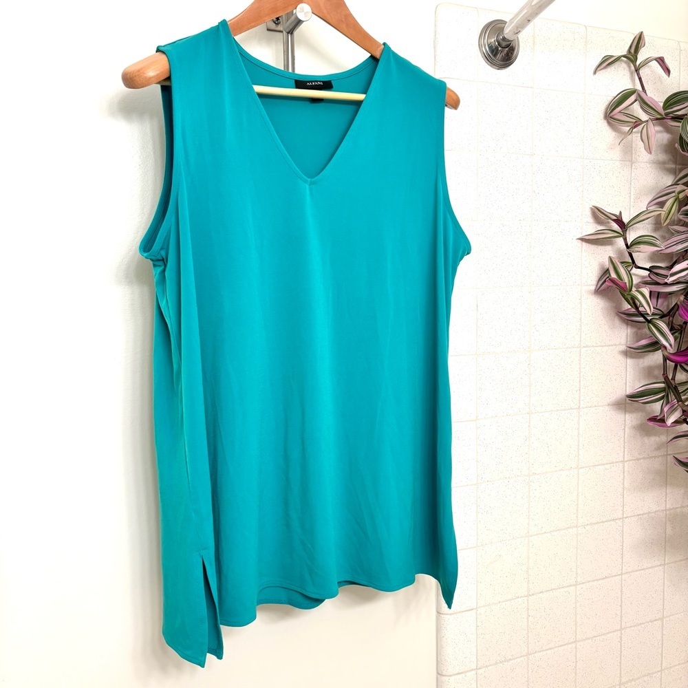 Alfani Teal Blue V-Neck Tank Top Size XL Stretch Golf Activewear Comfort Modest